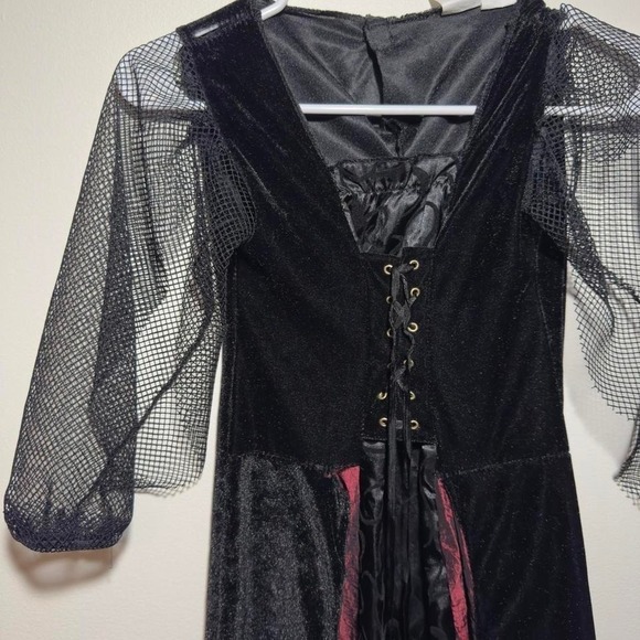 Black gothic velvet textured dress size 4-6 with red lining and fishnet sleeves - Picture 3 of 5